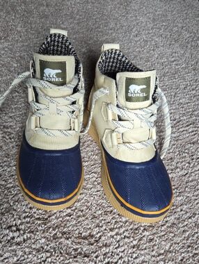 Sorel Two-Tone Duck Boots in Navy and Cream with Tan Accents